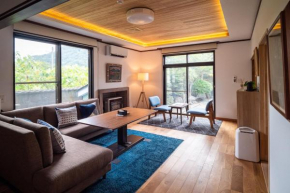 Immaculate Private Family Cottage with Hot Spring